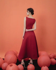 Sleeveless red basic prom dress with A-line skirt and delicate cut-out on the side - D1668 - POXI